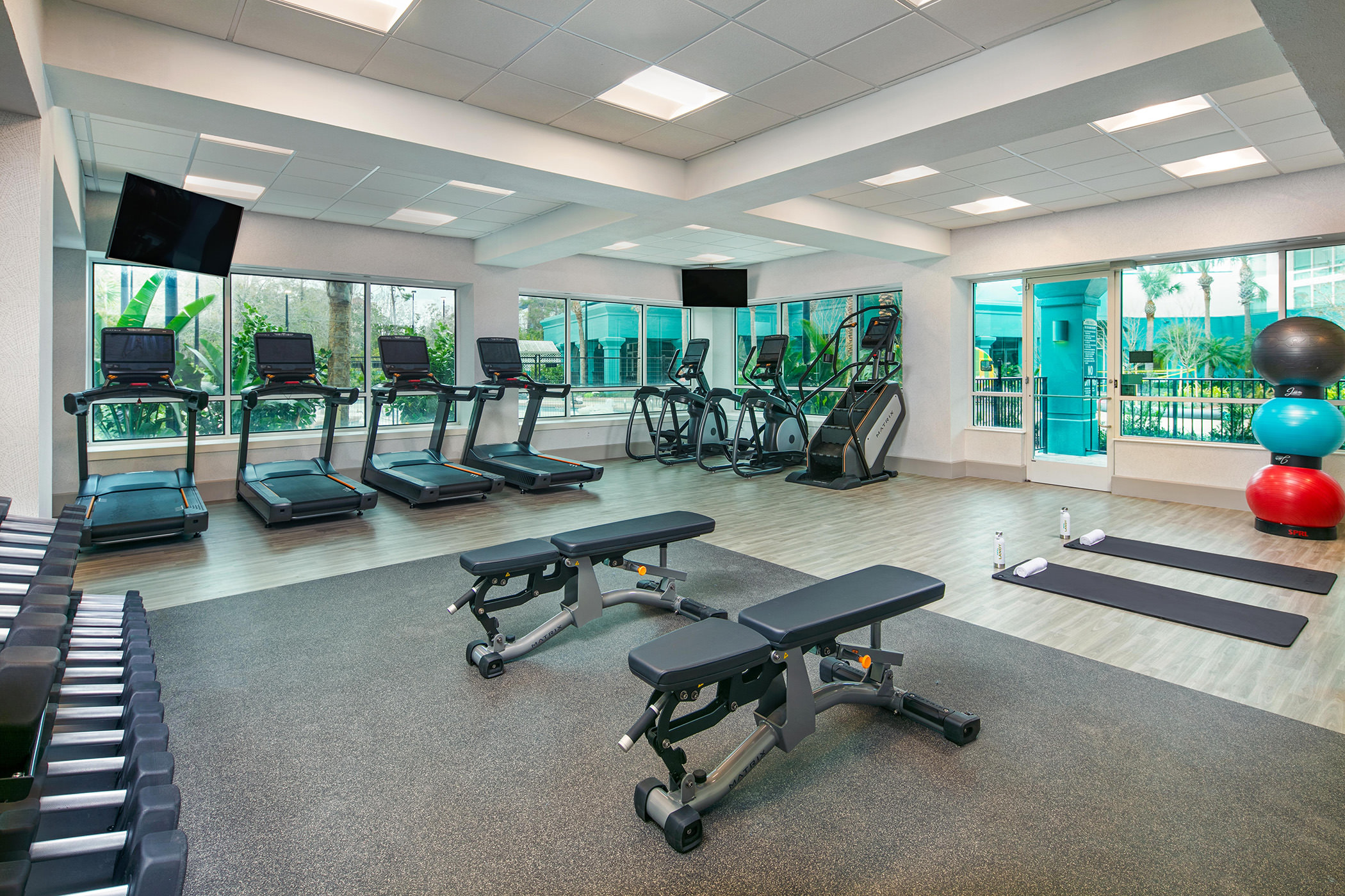 The fitness room at Hotel Landy with exercise equipment